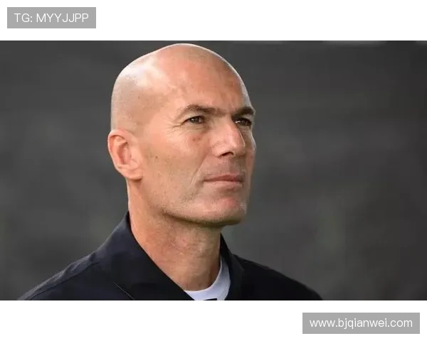 齐内丁齐达内的传奇人生与绿茵场上无与伦比的辉煌瞬间 齐内丁齐达内的传奇人生与绿茵场上无与伦比的辉煌瞬间